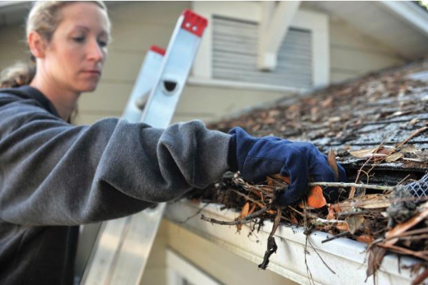 Infographic: Your Fall Gutter Cleaning Checklist