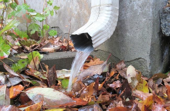 5 Tips for Silencing Noisy Rain Gutter Downspouts