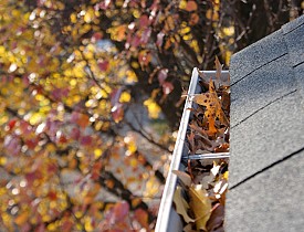 6 Easy Steps to Clean Gutters & Downspouts