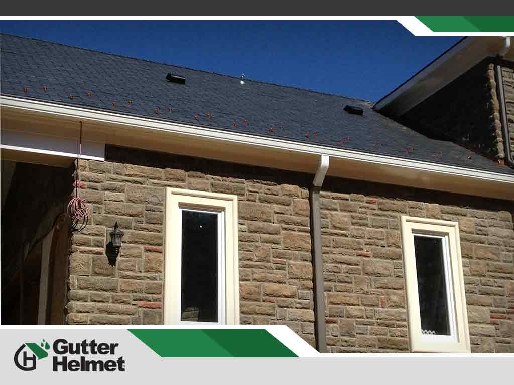 How Can Gutter Cleaning Strengthen Your Roof’s Structure?