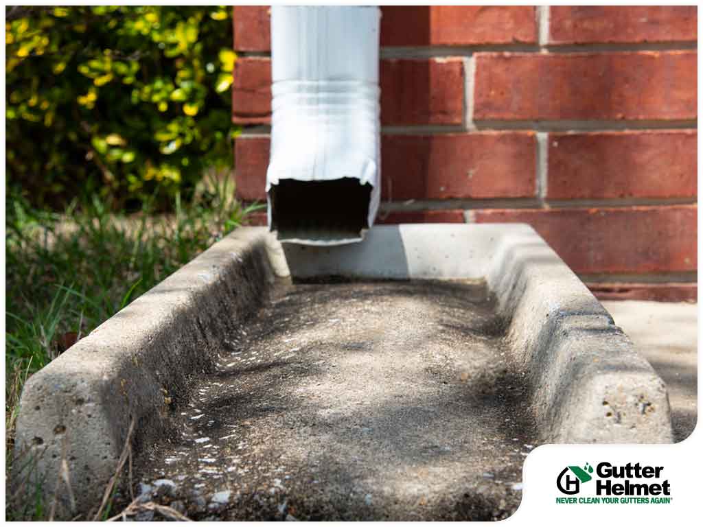 Pros and Cons of Splash Blocks and Downspout Extensions