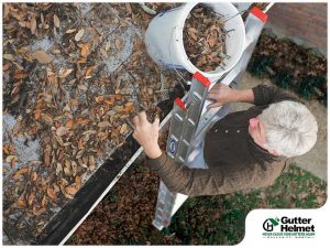 4 Smart Reasons to Hire a Professional Gutter Cleaner